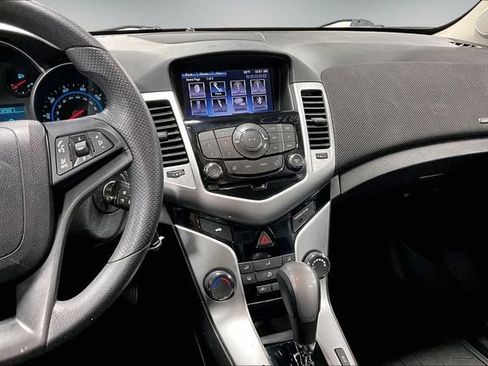 Used 2015 Chevrolet Cruze LT FWD image 10