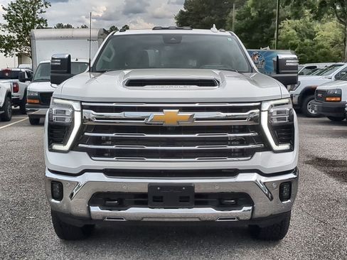 Used 2025 Chevrolet Silverado 2500 LTZ w/ LTZ Premium Package AWD/4WD image 3
