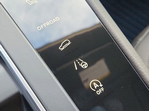 New 2026 Porsche Macan image 19