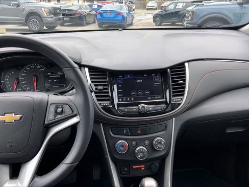 Used 2022 Chevrolet Trax LT w/ Driver Confidence Package image 6