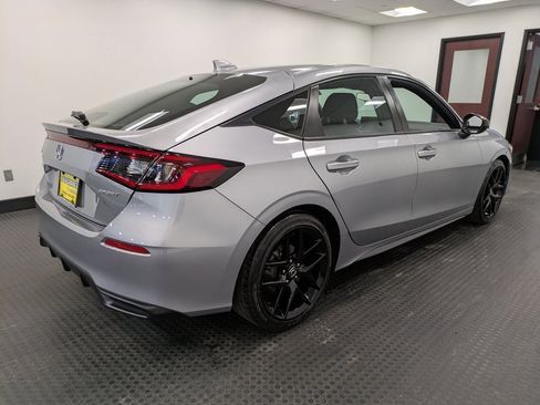 Used 2023 Honda Civic Sport image 4