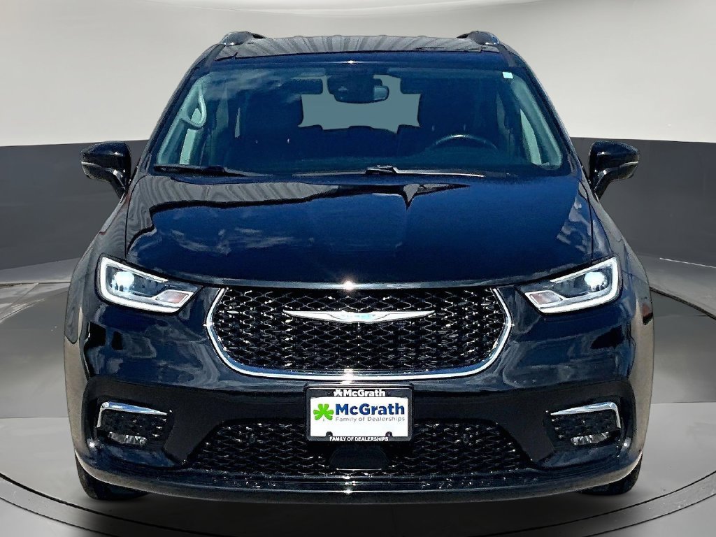 Used 2021 Chrysler Pacifica Touring-L w/ Uconnect Theater Family Group FWD image 2