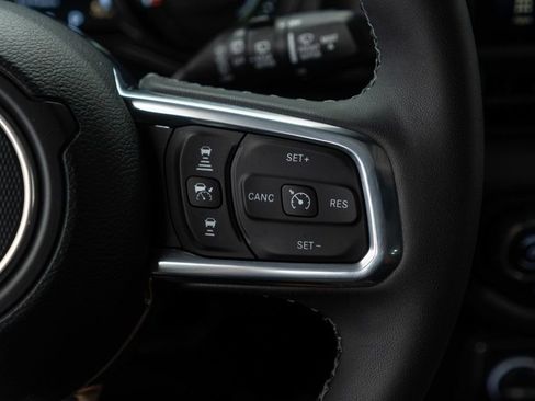 Used 2025 Jeep Wrangler Unlimited Sahara AWD/4WD image 18