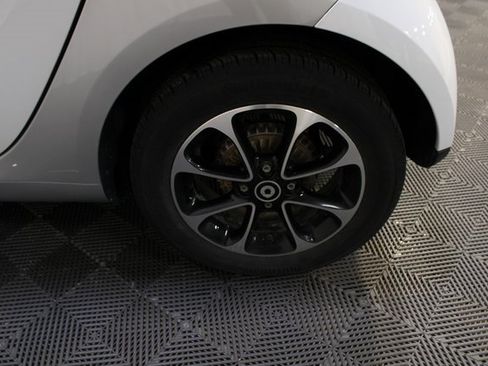 Used 2016 smart fortwo passion image 29