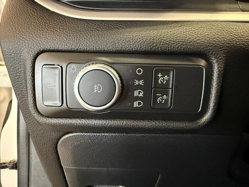 Used 2022 Ford Explorer XLT image 26