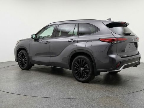 Used 2025 Toyota Highlander XSE image 6