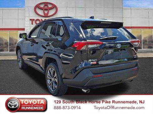 Certified 2022 Toyota RAV4 XLE Premium AWD/4WD image 4