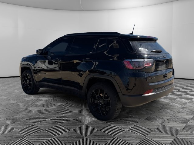 Used 2025 Jeep Compass Latitude w/ Altitude Special Edition AWD/4WD image 3