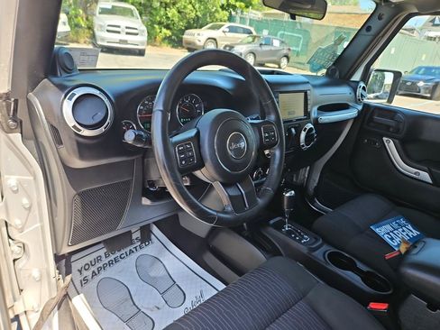 Used 2012 Jeep Wrangler Sahara w/ Connectivity Group AWD/4WD image 15