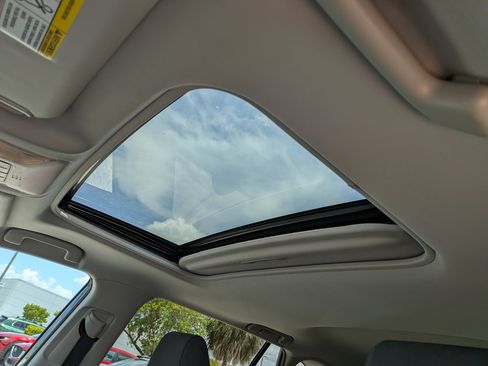 Used 2019 Toyota RAV4 XLE FWD image 22