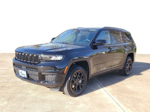New 2025 Jeep Grand Cherokee L Altitude RWD image 2