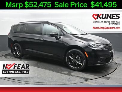 New 2026 Chrysler Pacifica Select w/ S Appearance Package