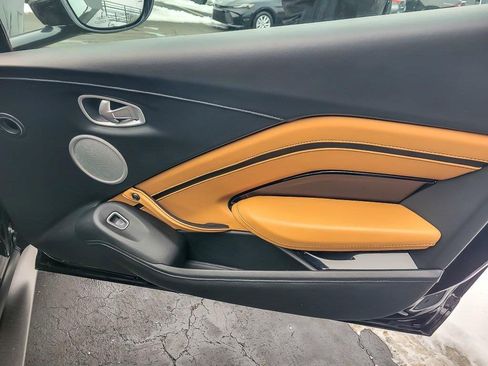 Used 2020 Aston Martin V8 Vantage Coupe image 17