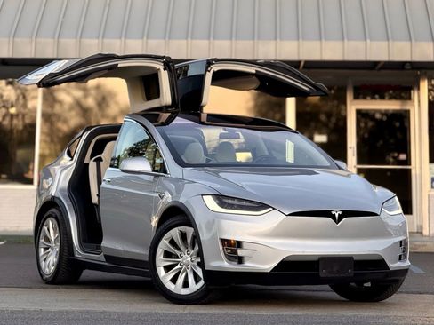 Used 2018 Tesla Model X 100D image 2
