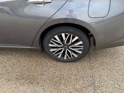 Used 2025 Nissan Altima 2.5 SV FWD image 27