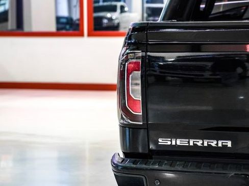 Used 2018 GMC Sierra 1500 SLT w/ All Terrain X Package image 43