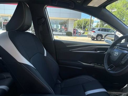 Used 2025 Toyota Camry SE image 15