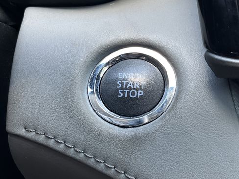 Used 2022 Toyota Highlander XLE image 11