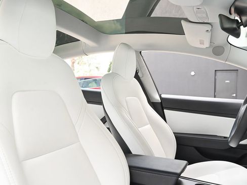 Used 2022 Tesla Model 3 Standard Range image 17