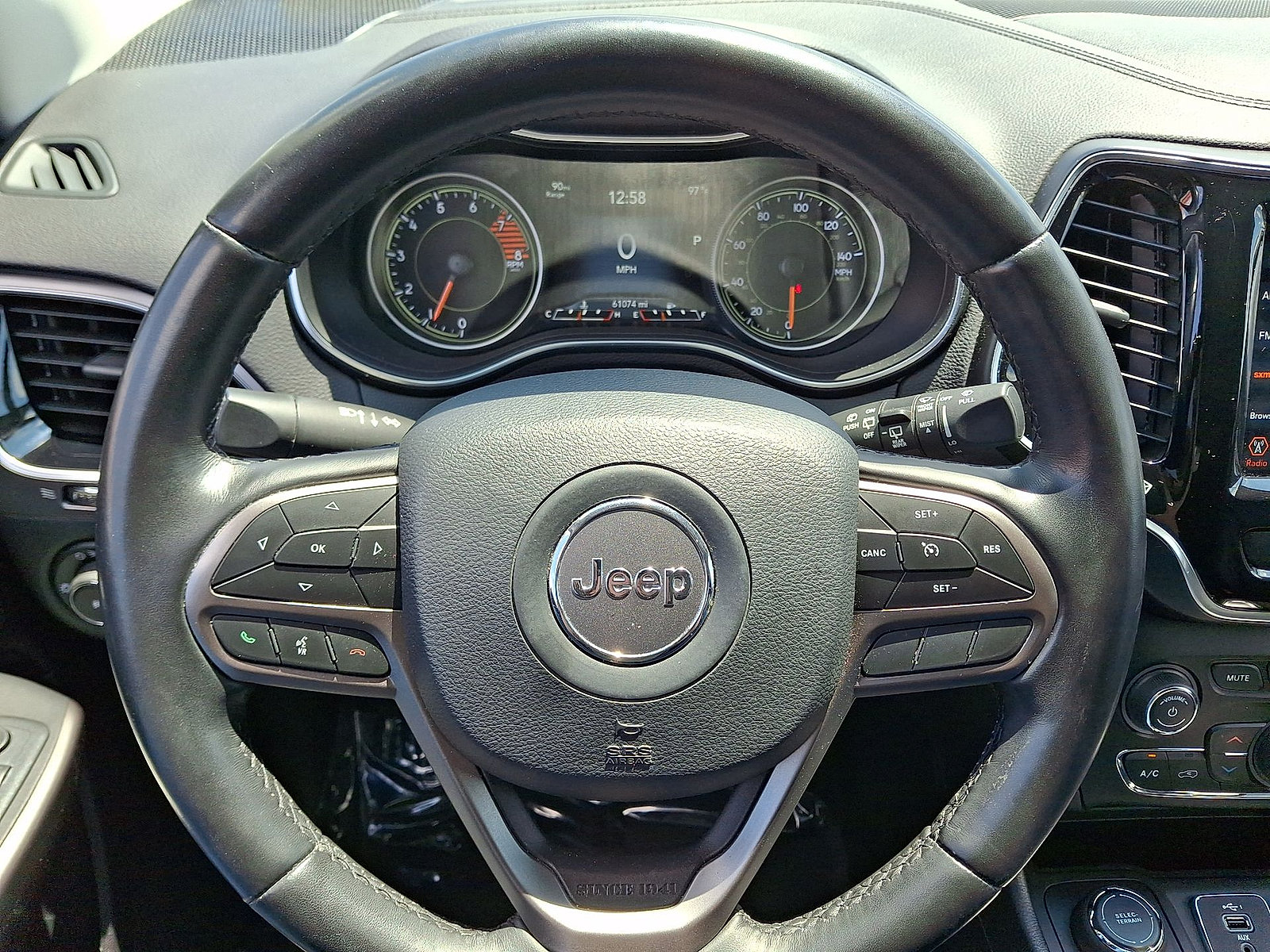 Used 2020 Jeep Cherokee Limited AWD/4WD image 16