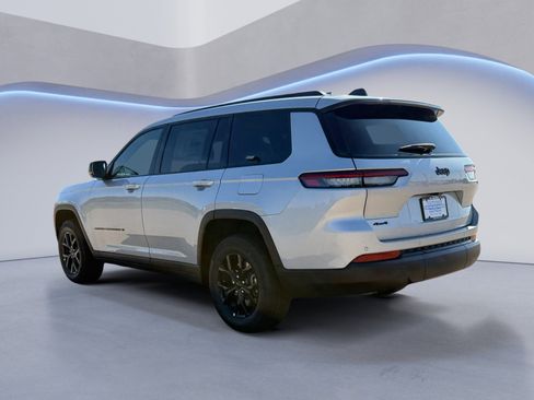 New 2025 Jeep Grand Cherokee L Altitude image 3