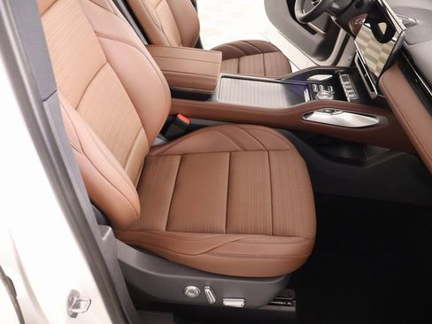 New 2026 Lincoln Nautilus Reserve w/ Jet Appearance Package image 13