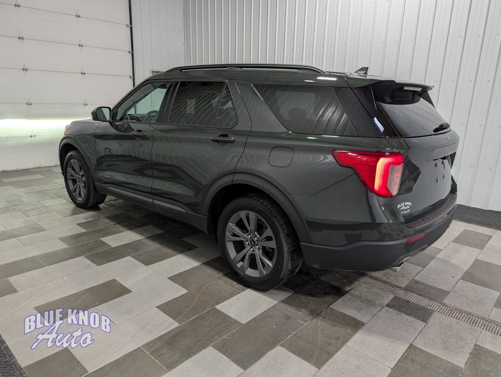 Used 2022 Ford Explorer XLT w/ Equipment Group 202A AWD/4WD image 2