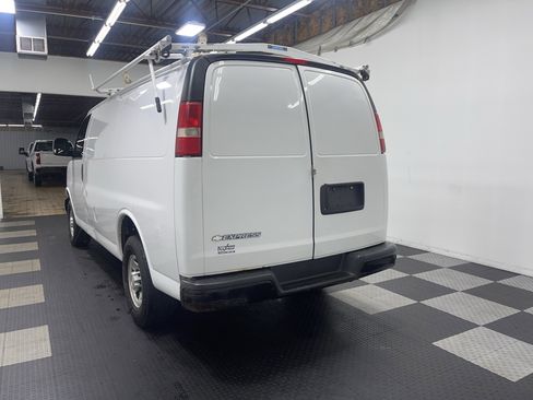 Used 2015 Chevrolet Express 2500 image 2