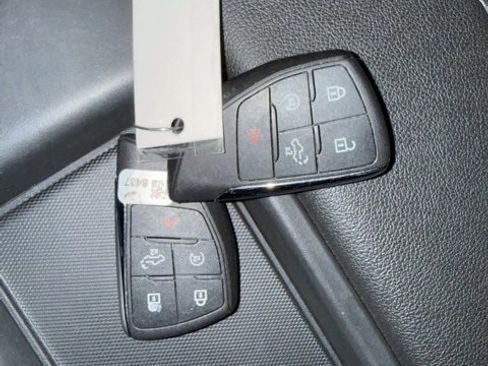 Used 2022 Chevrolet Silverado 1500 LT image 32