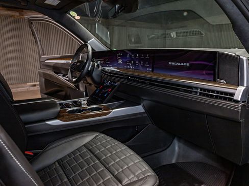 Used 2025 Cadillac Escalade Sport Platinum image 14