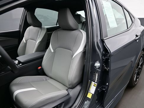 Used 2026 Toyota Camry SE FWD image 12