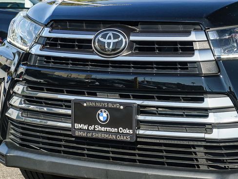 Used 2017 Toyota Highlander Limited image 8