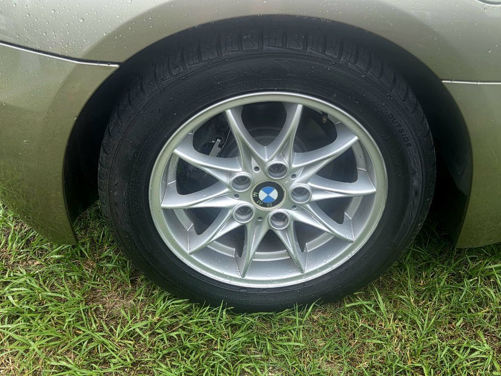 Used 2005 BMW Z4 2.5i RWD image 5
