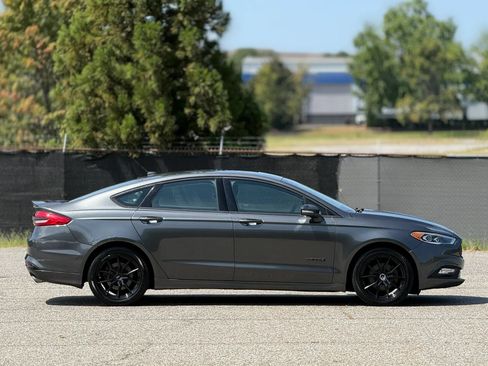 Used 2017 Ford Fusion Titanium FWD image 7