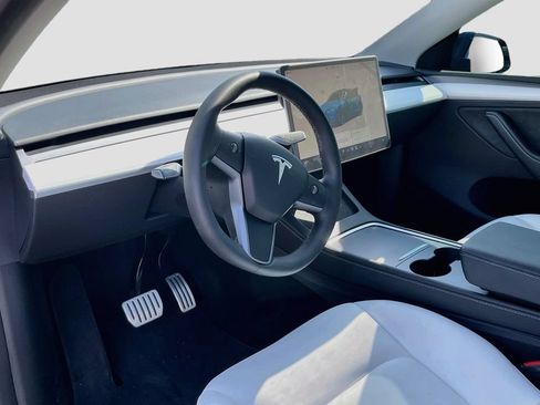 Used 2024 Tesla Model Y Performance AWD/4WD image 9