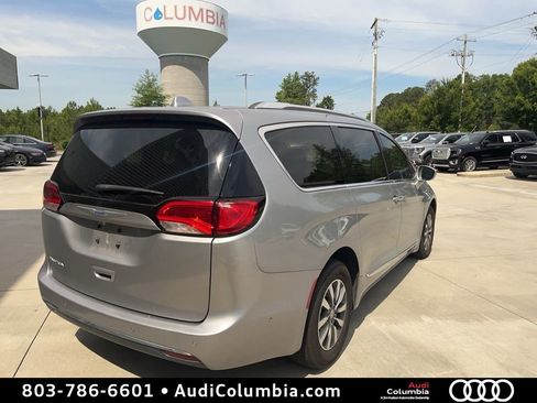 Used 2020 Chrysler Pacifica Touring-L Plus w/ Advanced Safetytec Group FWD image 4