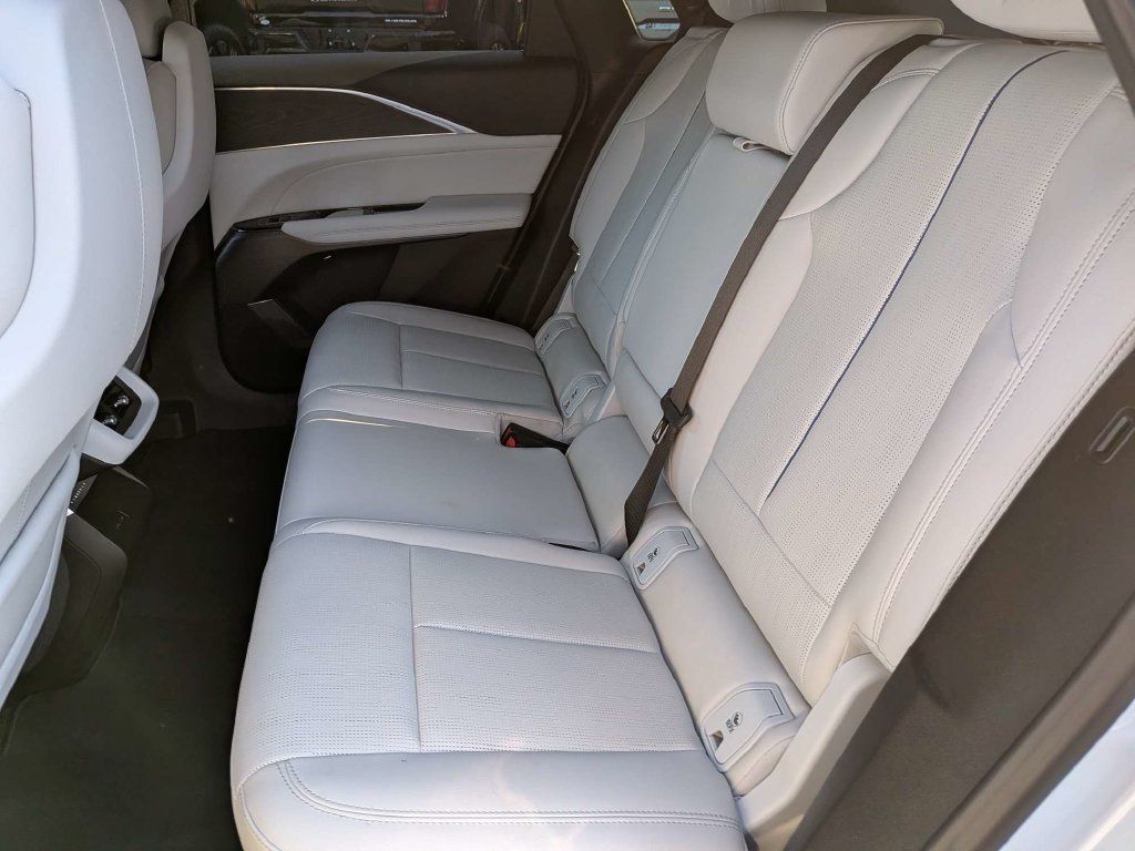 Certified 2024 Cadillac Lyriq Luxury RWD image 16