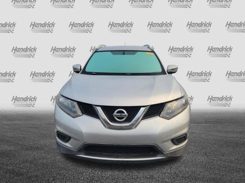 Used 2016 Nissan Rogue SV image 3