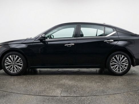 Used 2025 Nissan Altima 2.5 SV FWD image 5
