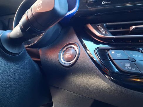 Certified 2022 Toyota C-HR XLE image 14