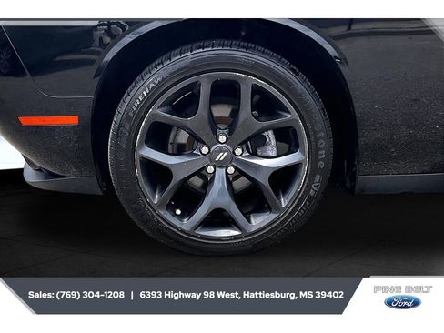 Used 2020 Dodge Challenger SXT w/ Blacktop Package RWD image 7