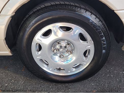 Used 2001 Lincoln Continental image 35