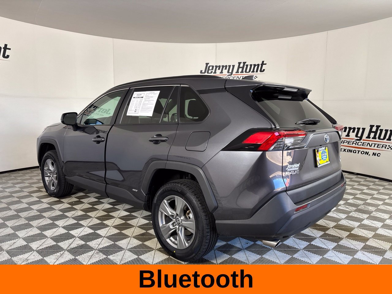 Used 2024 Toyota RAV4 LE AWD/4WD image 8