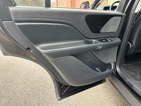 Used 2025 Lincoln Aviator Premiere image 29