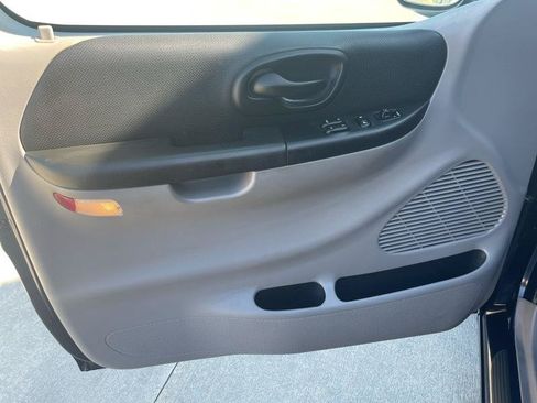 Used 2002 Ford F150 Lightning RWD image 40