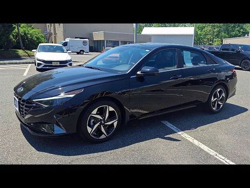 Certified 2023 Hyundai Elantra Limited FWD image 4