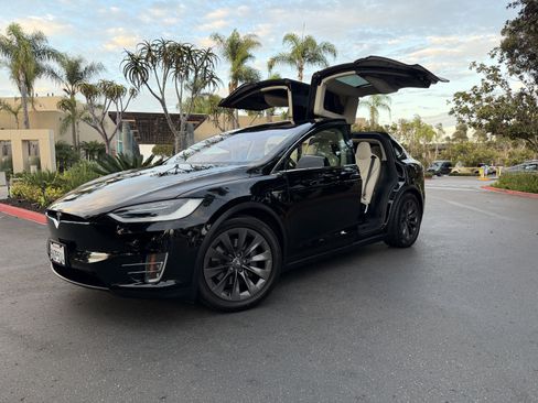 Used 2018 Tesla Model X 100D AWD/4WD image 1