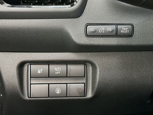 Used 2025 Nissan Leaf S image 17