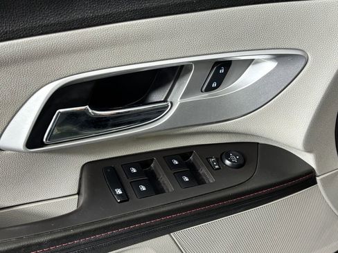 Used 2015 Chevrolet Equinox LT w/ Chrome Appearance Package image 11