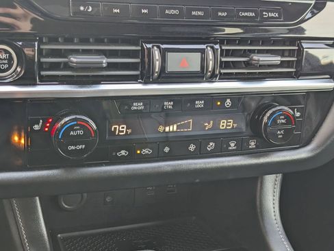 Used 2023 Nissan Pathfinder SL image 25